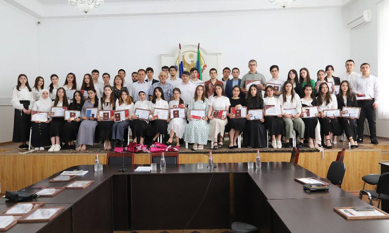 39 выпускников Табасаранского района получили медали «За особые успехи в учении»