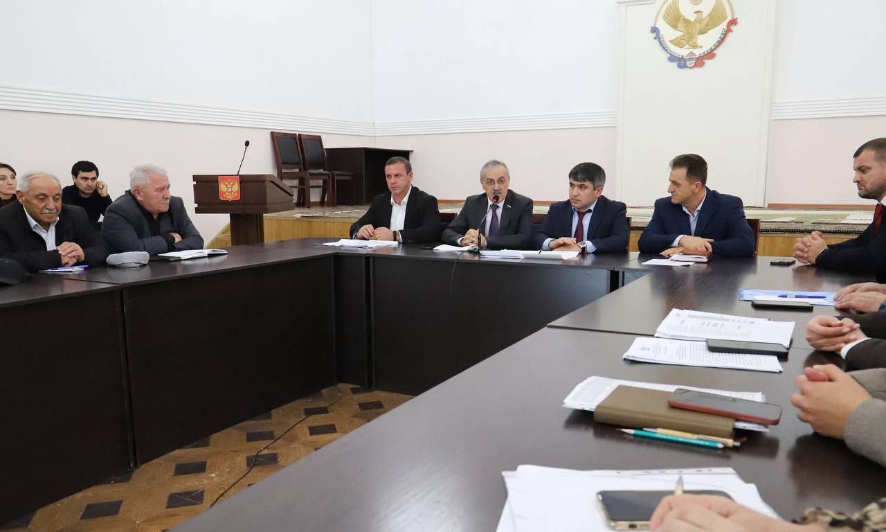 Депутат Госдумы РФ Нурбаганд Нурбагандов провёл встречу  с руководителями образовательных организаций Табасаранского района