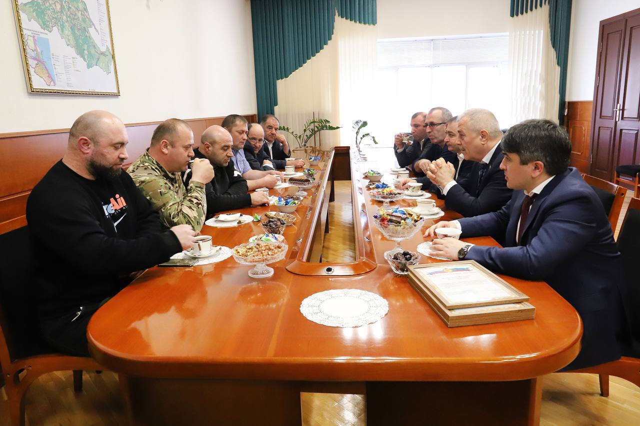 Глава Табасаранского района встретился с участниками СВО